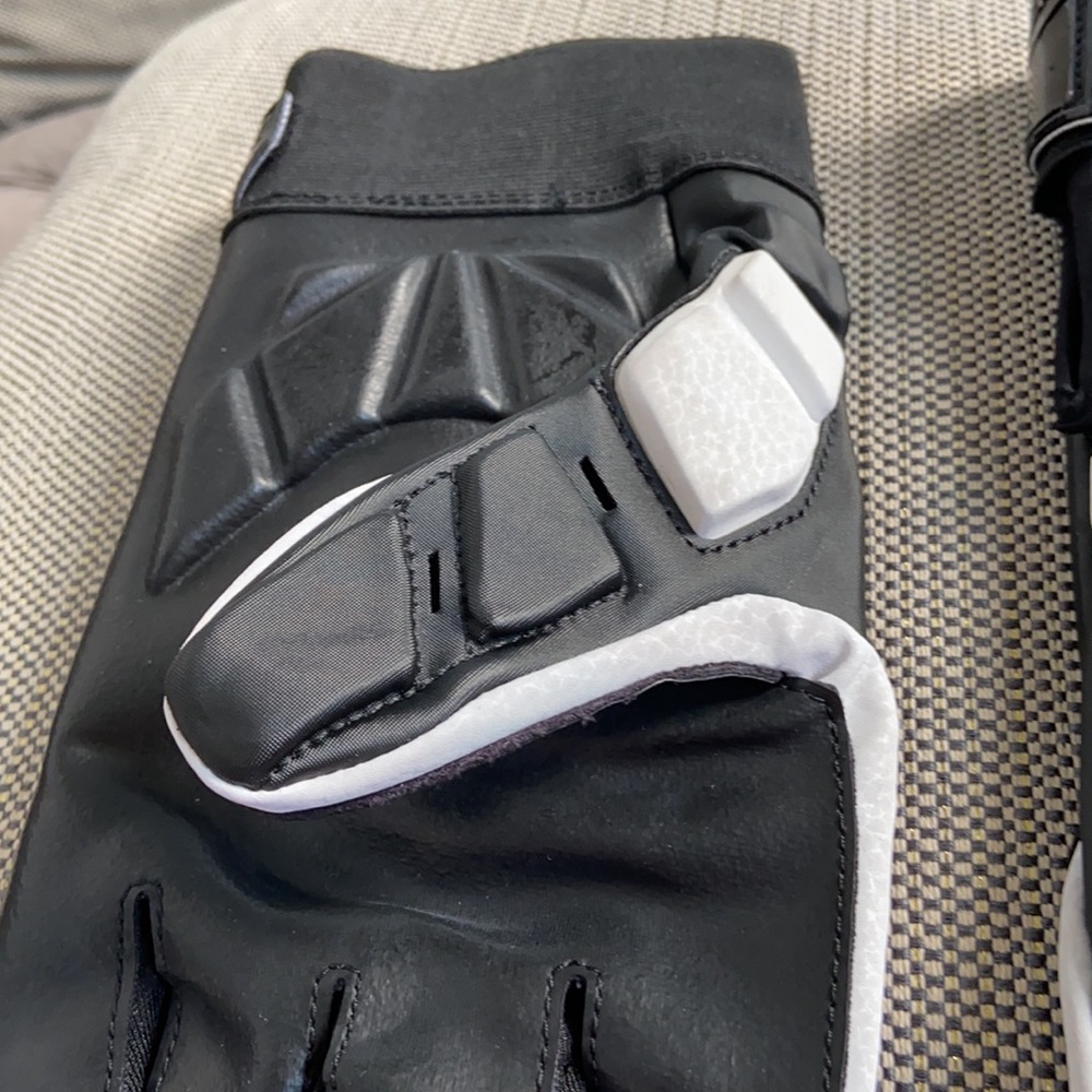 Nike gloves - Picture 7 of 10